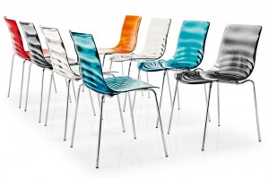 Chaise design colorée