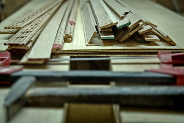 Décaper de la peinture sur bois : quelle méthode choisir (et à quel prix) ?