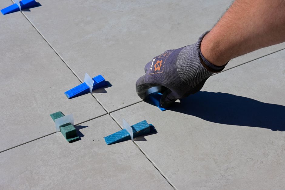Jointoyer du carrelage extérieur : le guide pour un résultat qui tient dans le temps